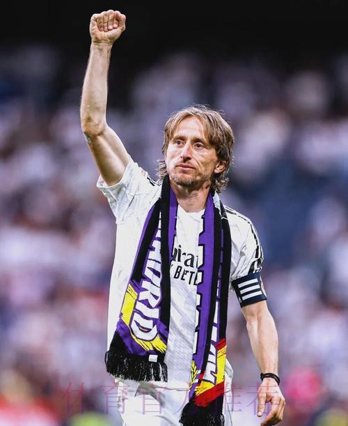 留下队魂!西媒:阿隆索明确要求留下莫德里奇 留下队魂!西媒:阿隆索明确要求留下莫德里奇